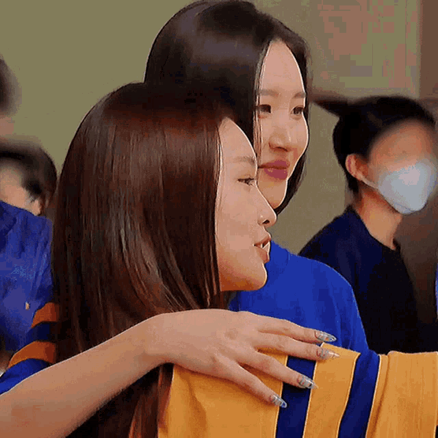 Sunmi beijando Chung Ha
