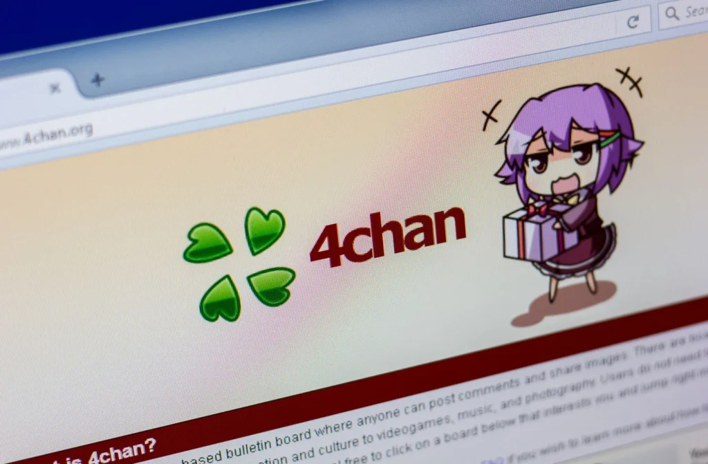 4chan hackeado, vazamento de dados 4chan, ataque hacker 4chan, fórum 4chan fora do ar, código-fonte 4chan, segurança cibernética, fórum online, vazamento de informações
